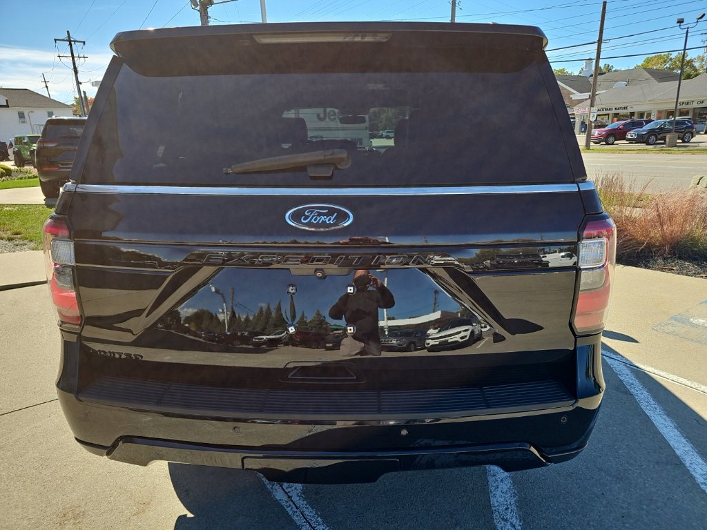 Used 2019 Ford Expedition Limited w/ Equipment Group 303A AWD/4WD image 11