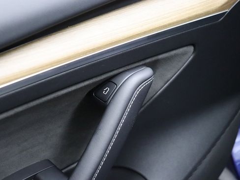 Used 2023 Tesla Model 3 Standard Range image 33