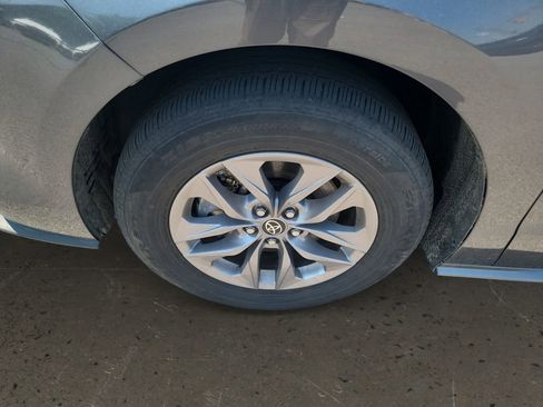 Used 2025 Toyota Sienna XLE FWD image 10