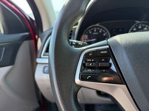 Used 2017 Hyundai Elantra SE FWD image 18