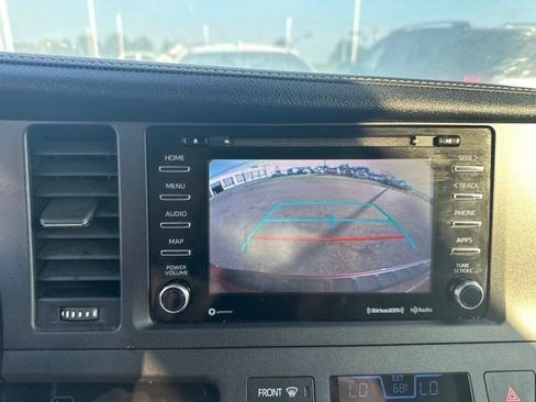 Used 2020 Toyota Sienna XLE w/ Carpet Mat Package FWD image 11