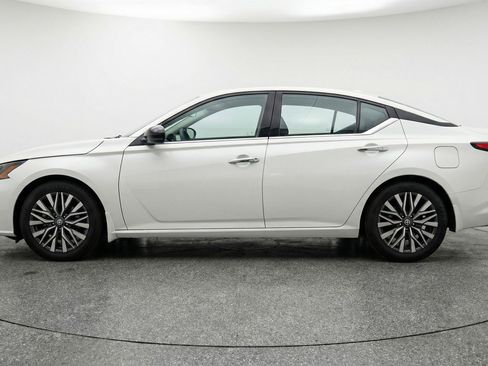 Used 2025 Nissan Altima 2.5 SV FWD image 5