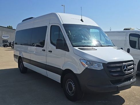 Used 2025 Mercedes-Benz Sprinter 2500 image 1