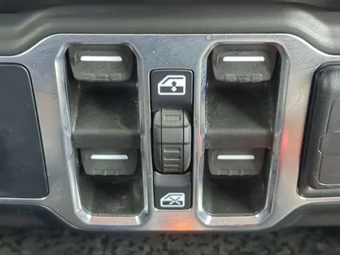 Used 2022 Jeep Wrangler Unlimited Sahara AWD/4WD image 27