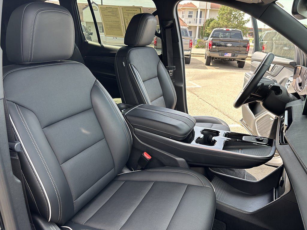 Used 2025 Buick Enclave Preferred AWD/4WD image 20