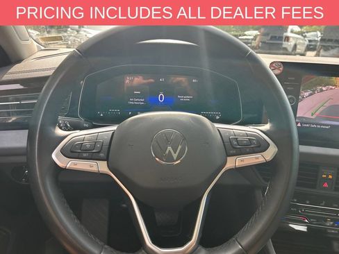 Used 2025 Volkswagen Jetta SE FWD image 12