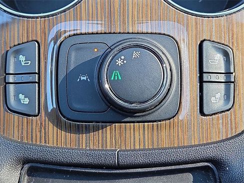 Certified 2023 GMC Acadia SLE w/ Driver Convenience Package image 21