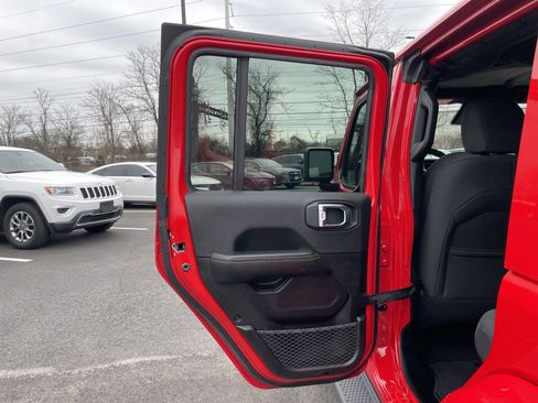 Certified 2025 Jeep Wrangler Sahara image 23