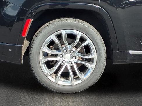 Used 2023 Jeep Grand Wagoneer Series II AWD/4WD image 4