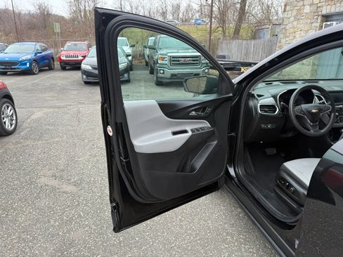 Used 2021 Chevrolet Equinox LS w/ LS Convenience Package image 29