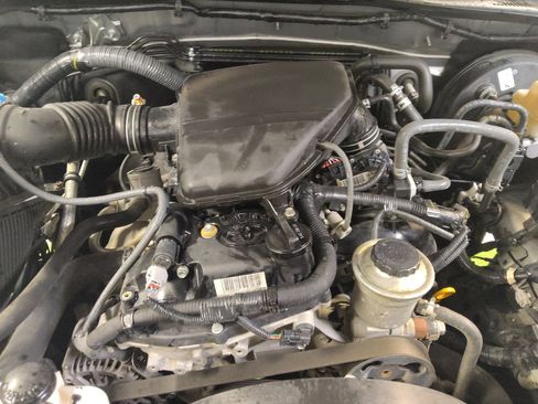 Used 2018 Toyota Tacoma SR RWD image 30