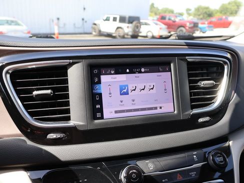 Used 2023 Chrysler Voyager LX FWD image 33