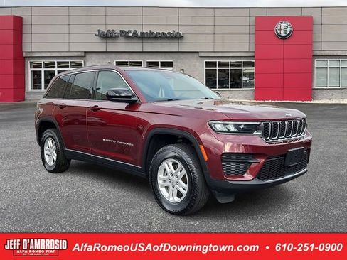 Used 2023 Jeep Grand Cherokee Laredo AWD/4WD image 1