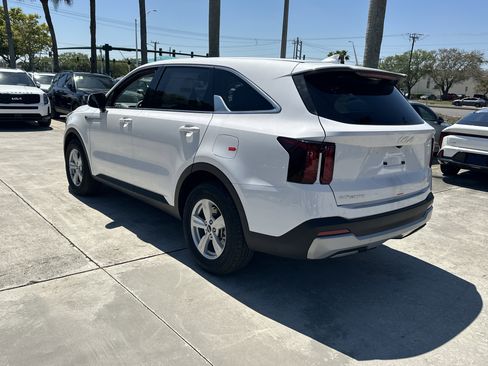 New 2026 Kia Sorento LX FWD image 8