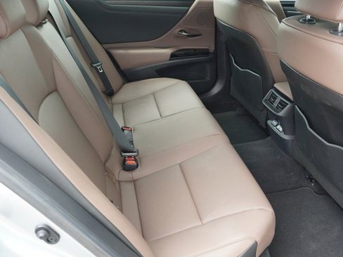 Used 2025 Lexus ES 350 w/ Premium Package FWD image 12