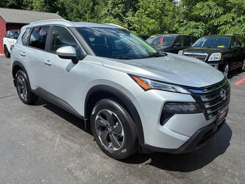 Used 2024 Nissan Rogue SV w/ SV Premium Package AWD/4WD image 4