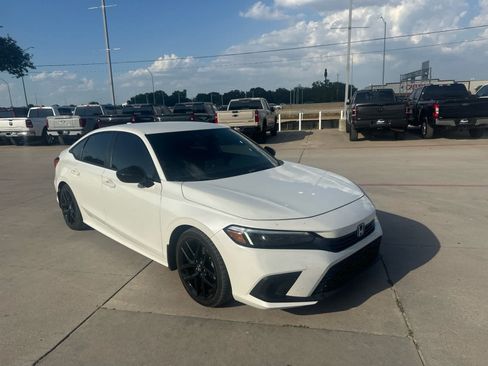 Used 2022 Honda Civic Sport image 2