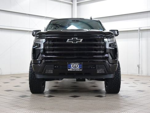 Used 2025 Chevrolet Silverado 1500 High Country w/ Midnight Edition AWD/4WD image 2