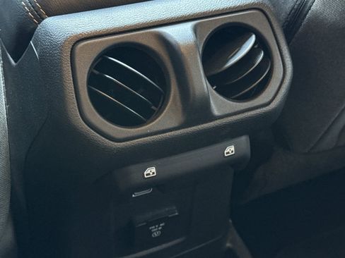 Used 2025 Jeep Wrangler Unlimited Sahara AWD/4WD image 15