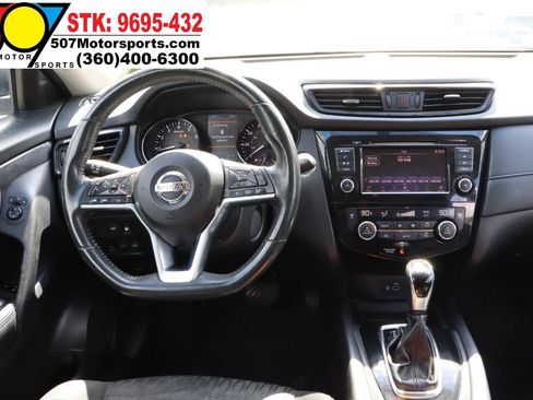 Used 2018 Nissan Rogue SV AWD/4WD image 18