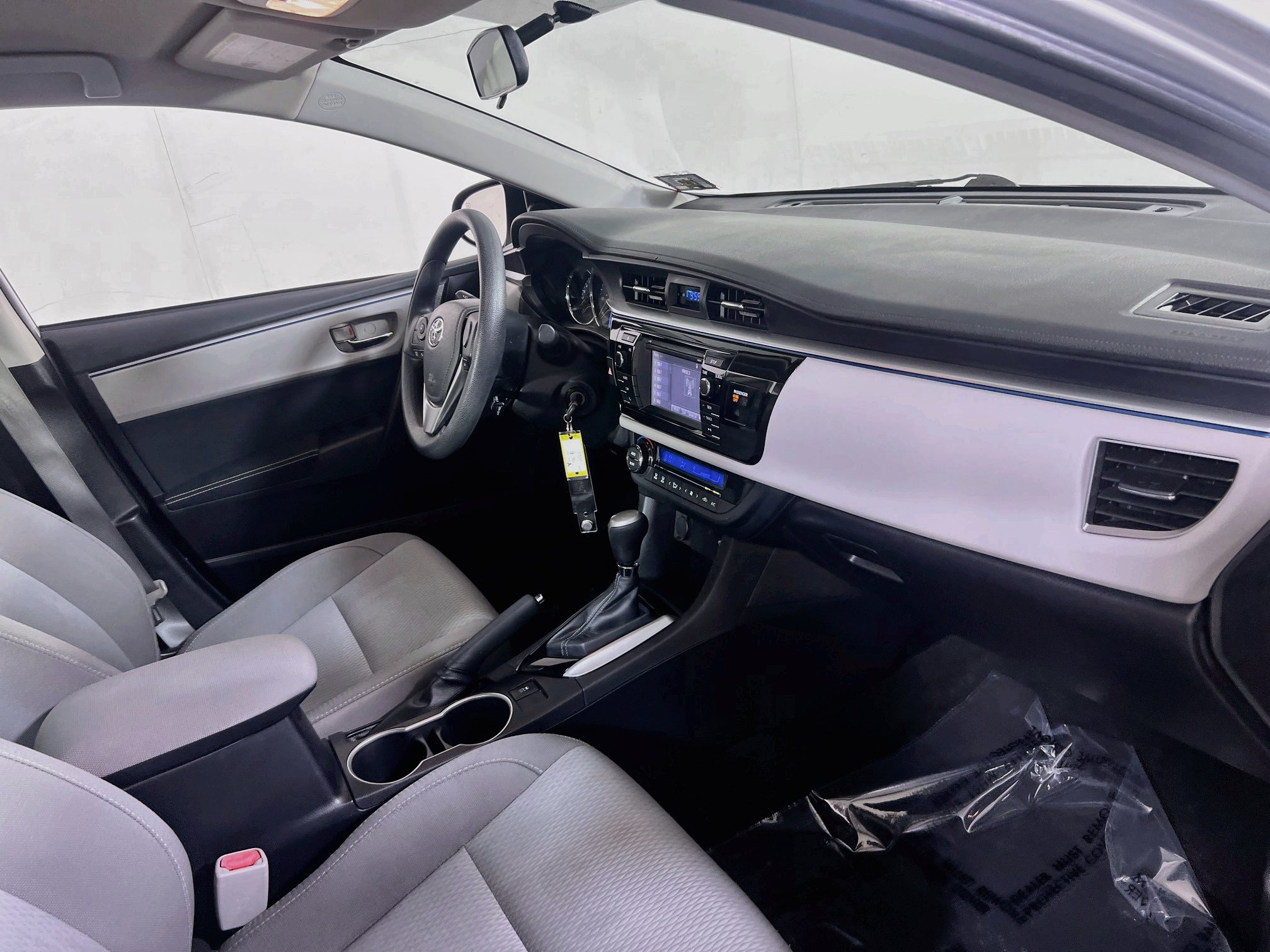 Used 2016 Toyota Corolla LE FWD image 26