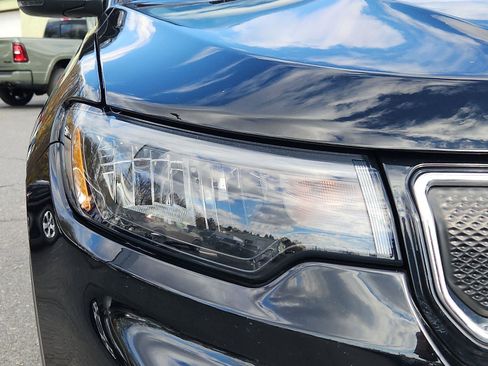 Certified 2022 Jeep Compass Limited image 10