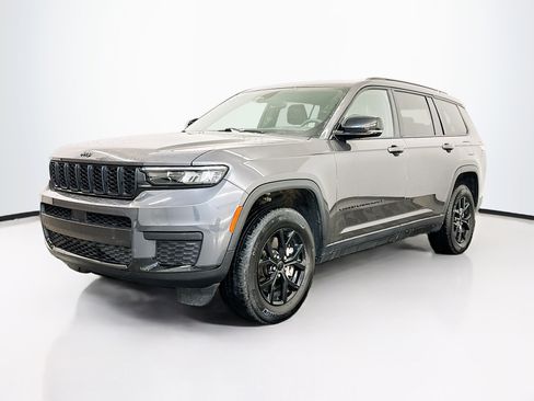 Used 2024 Jeep Grand Cherokee L Altitude image 3