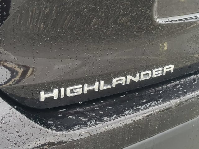 Used 2022 Toyota Highlander XLE FWD image 13