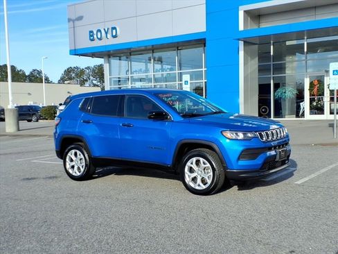 Used 2024 Jeep Compass Sport image 11