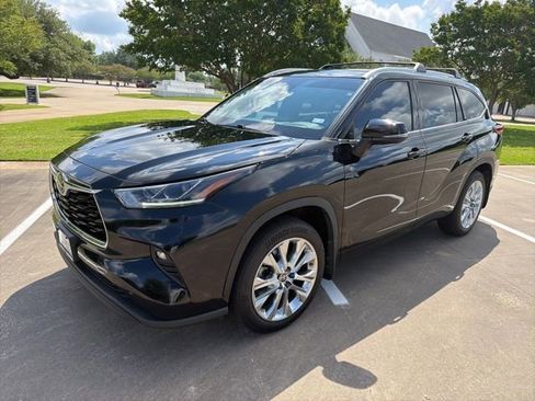 Used 2023 Toyota Highlander Limited FWD image 2