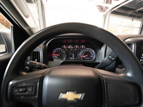 Used 2019 Chevrolet Silverado 1500 Custom w/ Custom Value Package AWD/4WD image 15