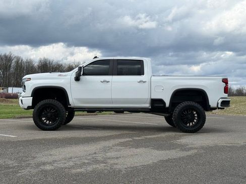 Used 2025 Chevrolet Silverado 2500 LT w/ Z71 Chrome Sport Edition AWD/4WD image 8