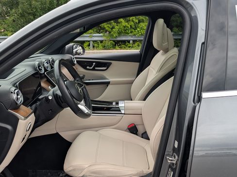 Used 2023 Mercedes-Benz GLC 300 4MATIC image 16