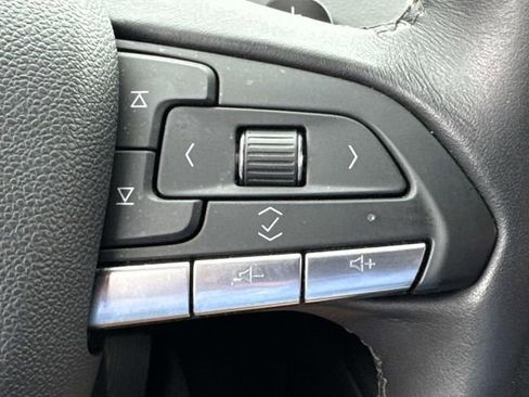 Used 2023 Cadillac XT4 Premium Luxury w/ Enhanced Visibility Package FWD image 28
