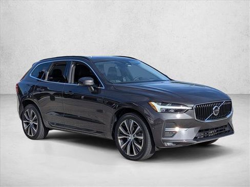 Used 2022 Volvo XC60 B5 Momentum w/ Advanced Package FWD image 3