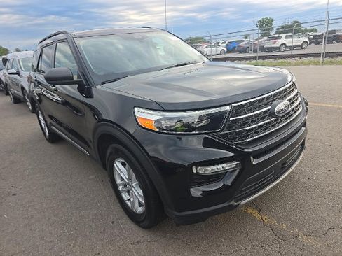 Used 2023 Ford Explorer XLT w/ Equipment Group 202A AWD/4WD image 1
