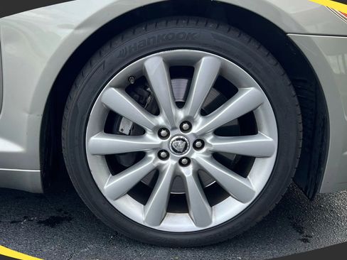 Used 2010 Jaguar XF Premium image 26