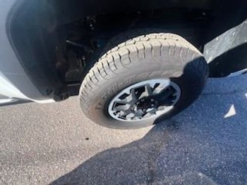 Used 2025 Toyota Tacoma TRD Off-Road image 7