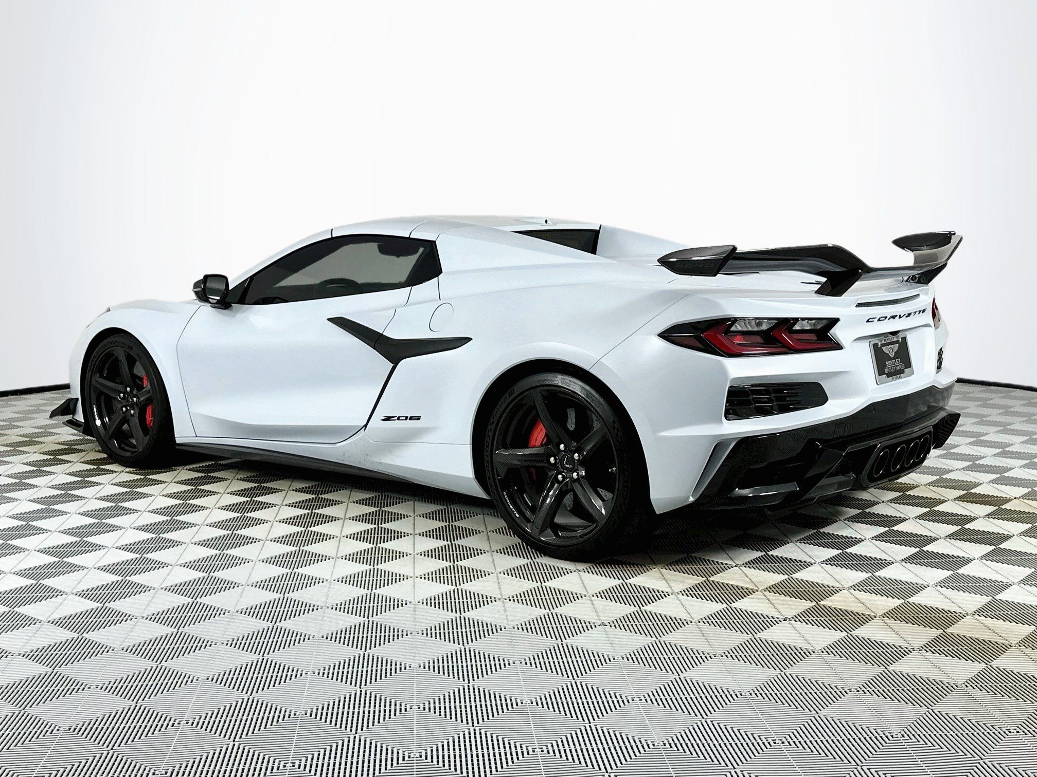 Used 2023 Chevrolet Corvette Z06 w/ Z07 Performance Package RWD image 31