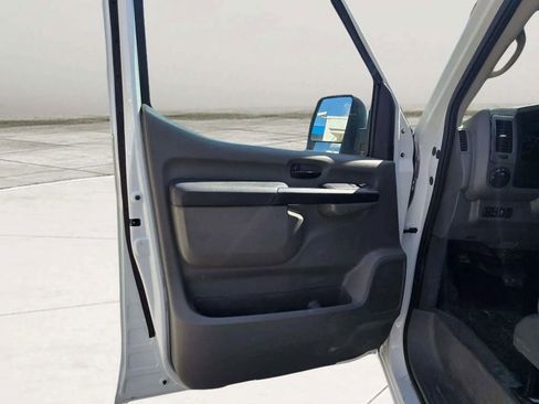Used 2021 Nissan NV 2500 SV image 8