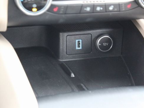 Used 2020 Ford Escape Titanium image 27