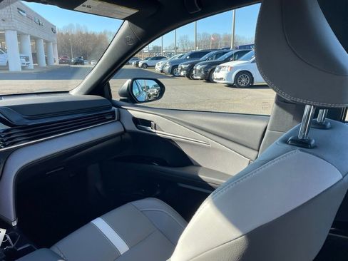 Used 2025 Toyota Camry SE image 22