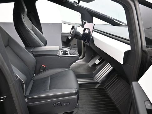 Used 2024 Tesla Cybertruck AWD Crew Cab image 21