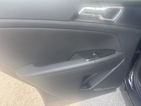 Used 2024 Kia Sportage EX image 12