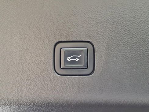 Certified 2023 Chevrolet Traverse LT AWD/4WD image 32