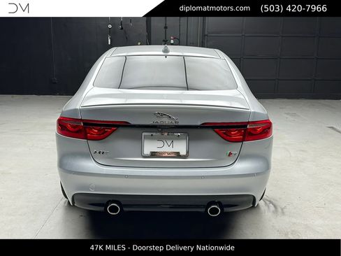 Used 2018 Jaguar XF S RWD image 6