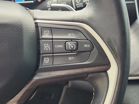 Used 2021 Jeep Grand Cherokee L Limited AWD/4WD image 29