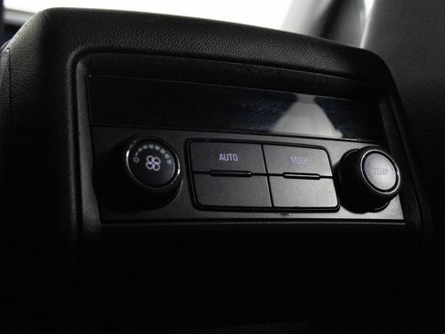 Certified 2023 GMC Acadia SLT image 35