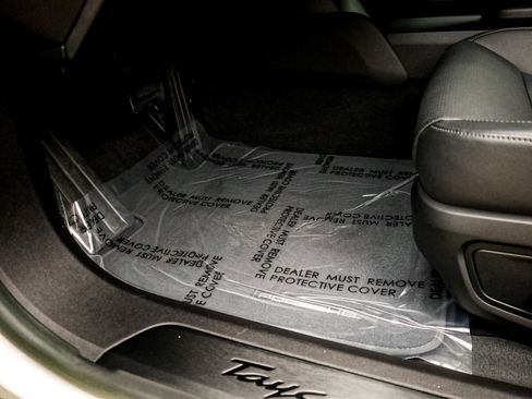 Used 2023 Porsche Taycan 4S image 17