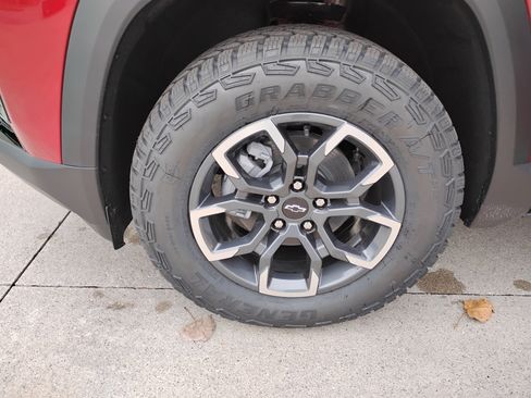 New 2026 Chevrolet Equinox ACTIV w/ Convenience Package III FWD image 24